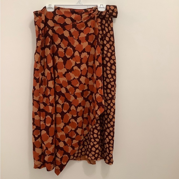 Anthropologie patterned midi skirt❤️❤️❤️❤️ - Picture 2 of 8